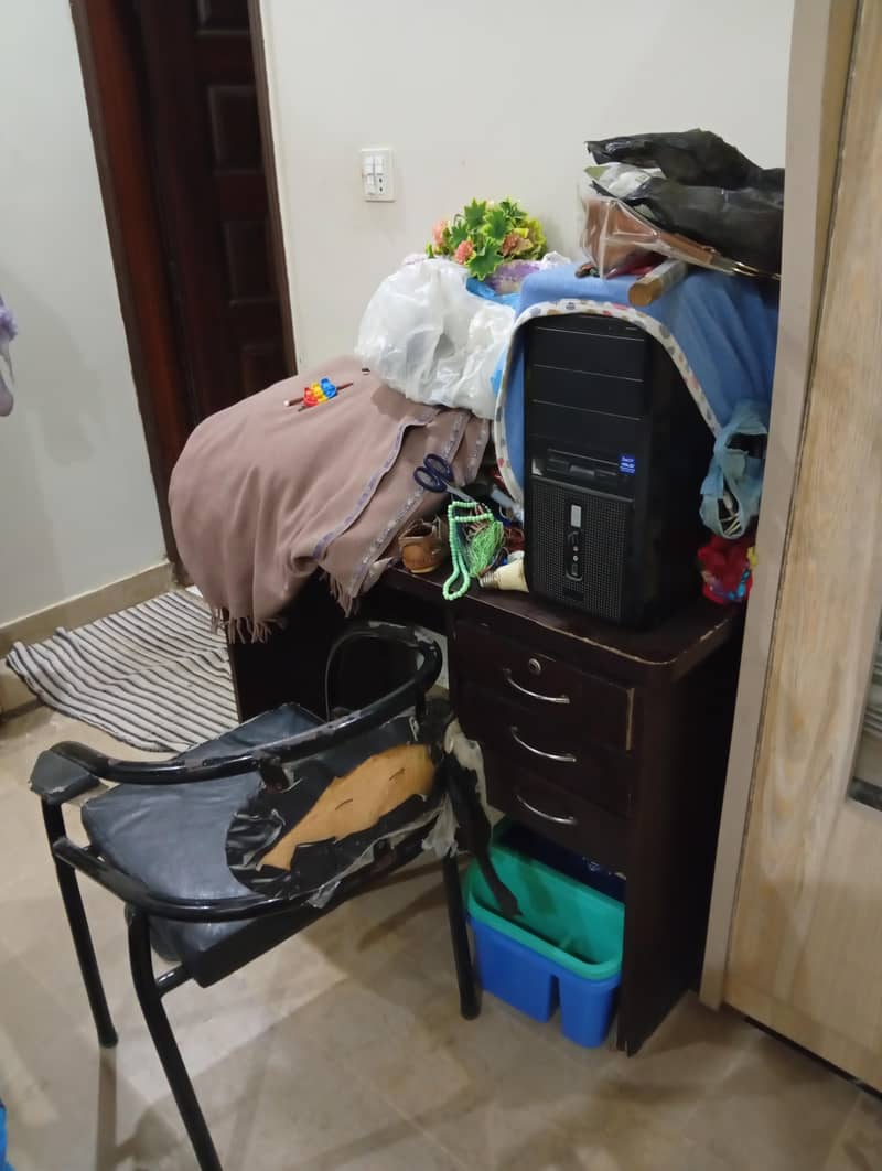 Computer + study  table 0