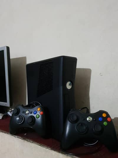 (Xbox 360 Slim) Brand new condition do handles and wire's