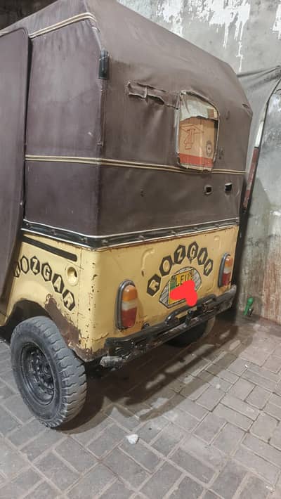 Rozgar auto rikshaw