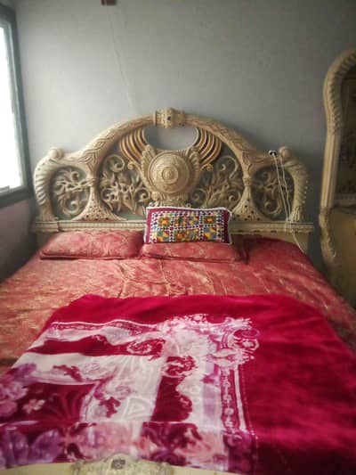 bedroom set hey just buy coffee chahiye contact Kare