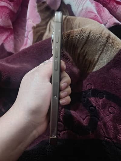 I am selling iPhone 16pro max Factor unlock