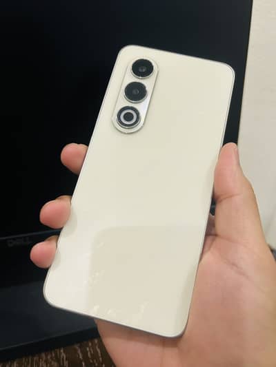 Itel s25 white color in warranty