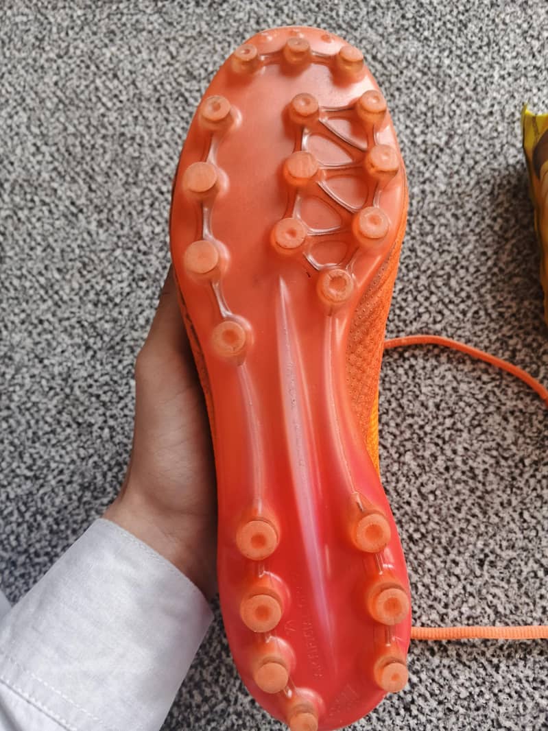 “No returns or exchanges accepted. ” 2