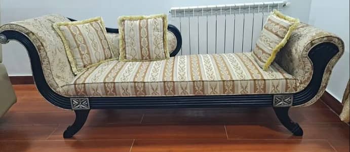 Dewan chinioti Sehsam wood and good quality fabric
