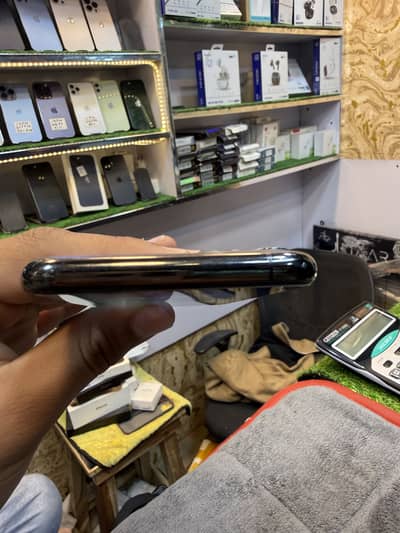 Iphone 11 pro 256 GB pta approved
