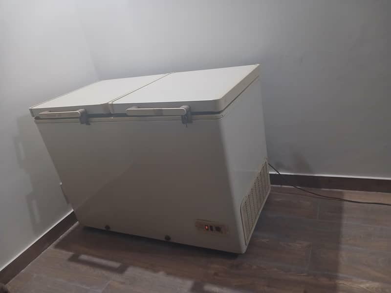 Dawlance deep freezer 0