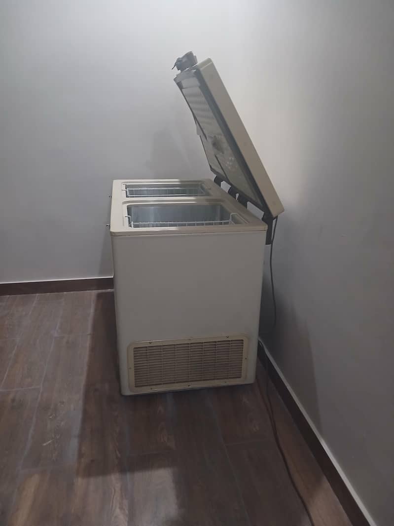 Dawlance deep freezer 2