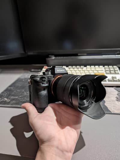 Sony a7Sii with 28-70 lens, 2 batteries and charger, box included