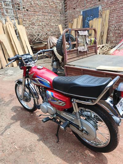 no fault no eshu gari total genion ha .  petrol evreg bohat kmal ha