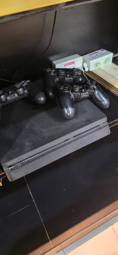 Ps4, 500Gb,Slim, with original box and three controllers,