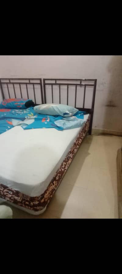 good condition to Italian bed 22 inch mattress