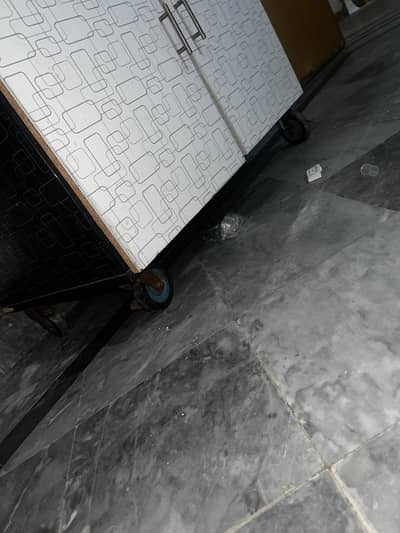 Almaariii white and black double color. Whatsapp ya call 03066069800