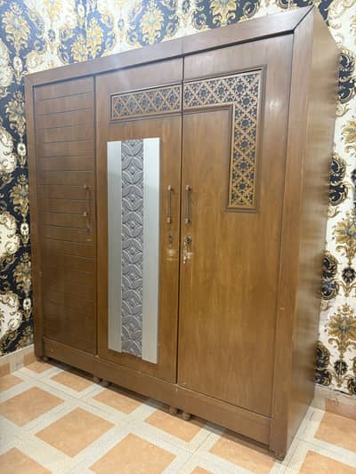 3 door wardrobe for sell