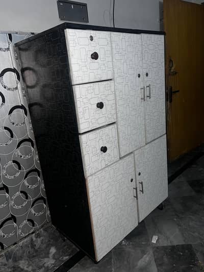 Almaariii white and black double color. Whatsapp ya call 03066069800