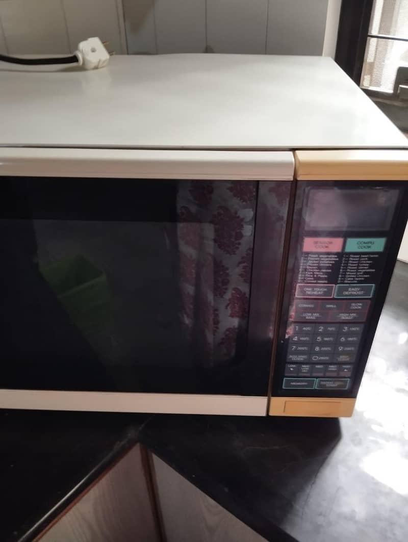 Sharp Carousel type Microwave 3