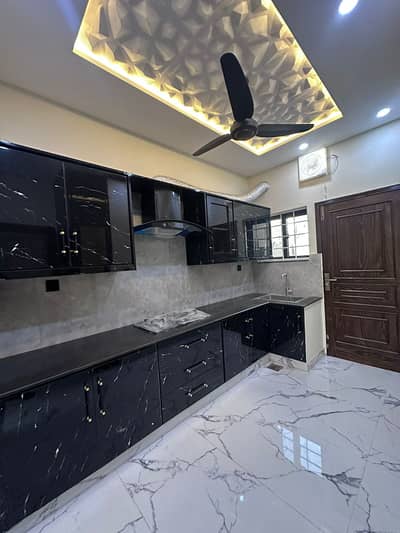 5Marla lower portion for rent park view city Lahore