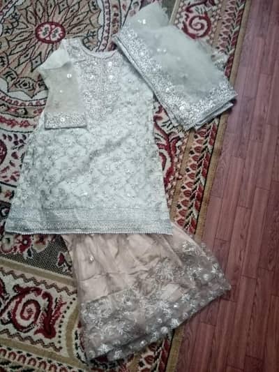 Women suite each other