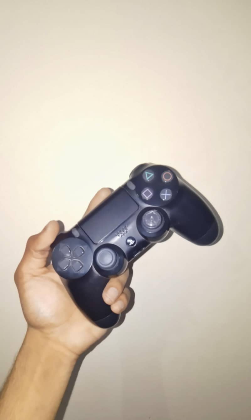 PS 4 Controller 0