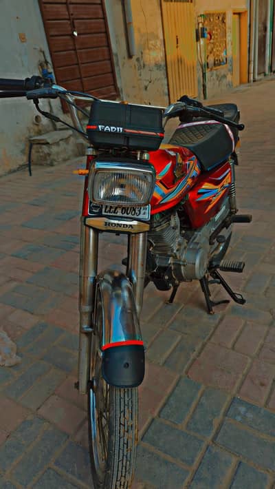Honda 125 2016 model All ok Tayar karwaya Hy