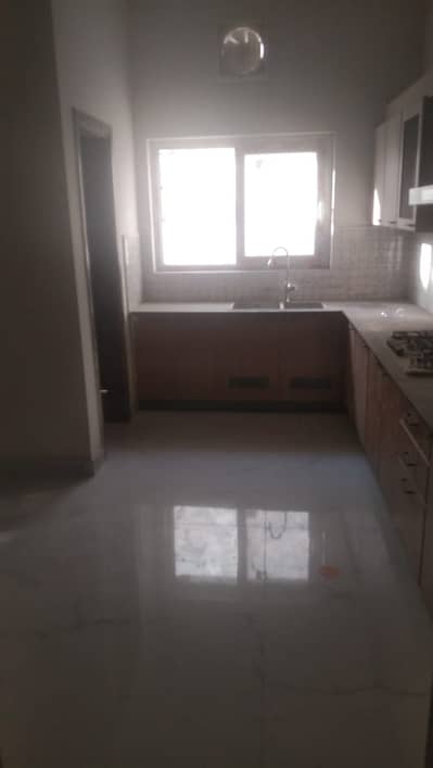 1 Kanal 5 bed house,tile flooring facing park