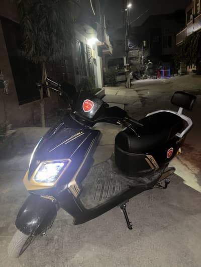 Metro thrill pro electric scooty