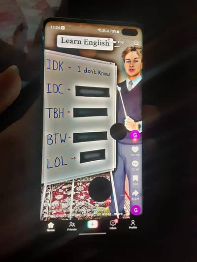 s10 plus 8/128 sim chal rahi pta pa#th hai or display ma 2 dot hai