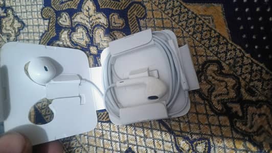 brand new apple iphone handfree brand new