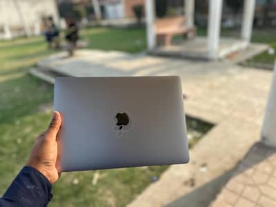 Macbook Pro 2020 i5 16/512