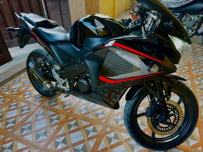  Honda CBR150R 2017 – Japanese Model – Only 10,800 KM – Lahore
