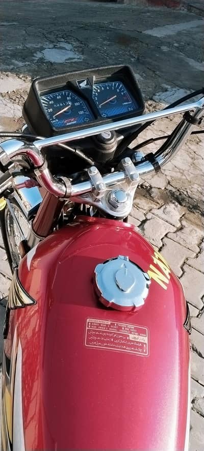 bilkkul new bike hy bhot Kam use huwa hy 03455934902 is num pa rbta