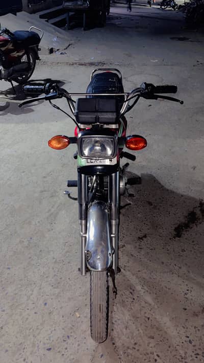 Aoa I m my bike HONDA 125 All original urgent sale