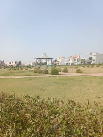 I SELL 10MARLA PLOT IN BAHRIA PHASE1 RAIWIND ROAD LAHORE LDA APPROVED