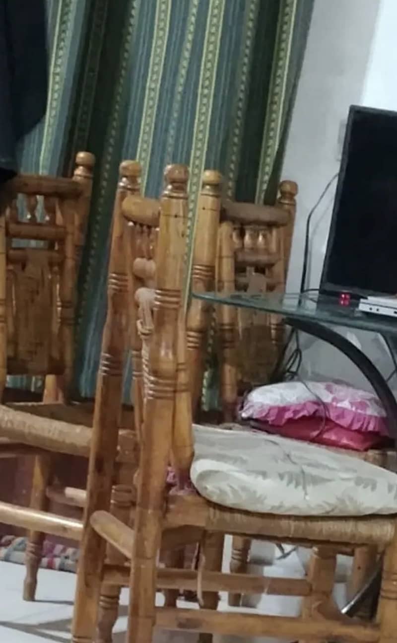 Four chairs & Dining table 3