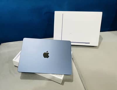 MacBook Air (13-inch, M4, 2025) Brand New Conditon All Accessories: