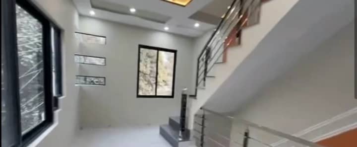Corner In Samanabad 680 Square Feet House For sale