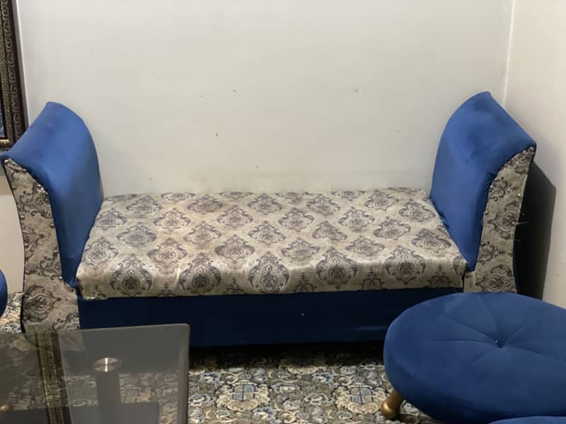 Sofa set chairs table 0