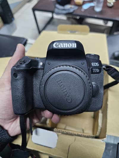 Canon 77D with 2 lens 10/10 condition