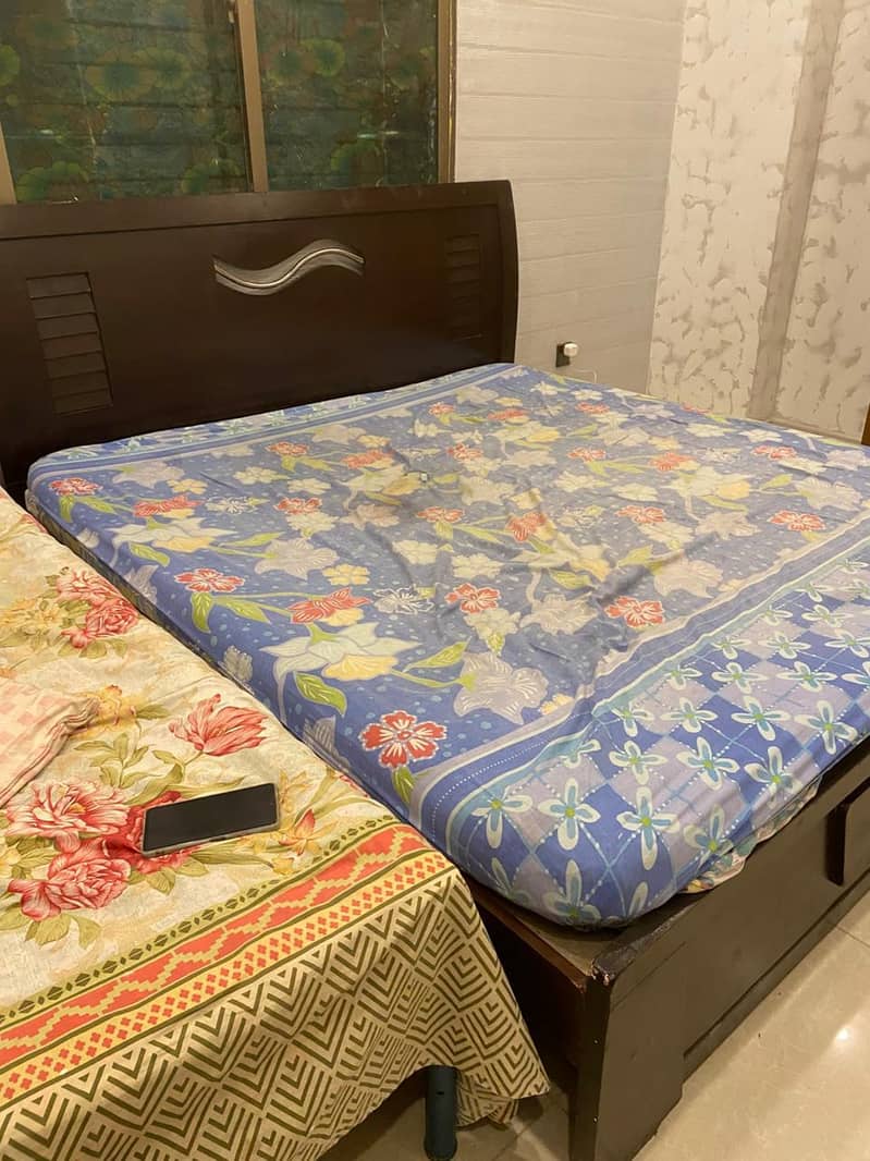 Bed good condition 2