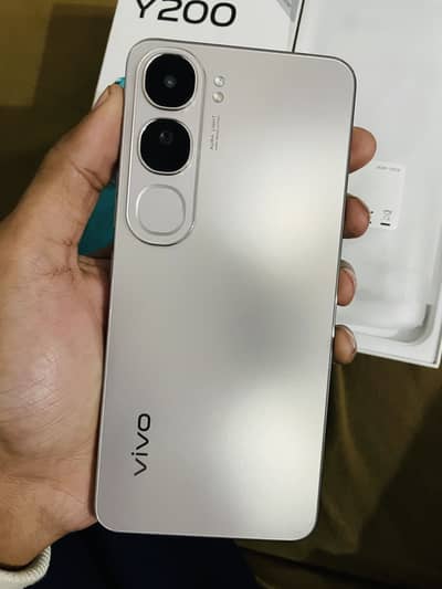 Vivo y200