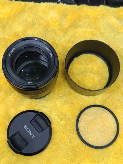 Sony 85mm 1.8 oss lens Like brand new 10/10