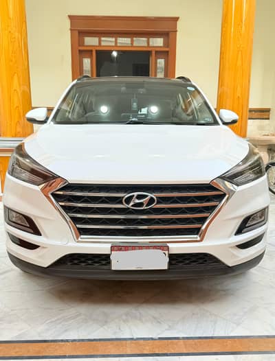 Tocson 2023 model pearl white