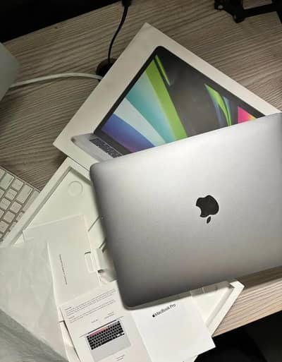 MacBook Pro m1 14inch (full box)   16GB/1tb