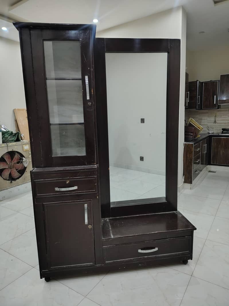 Dressing table 0