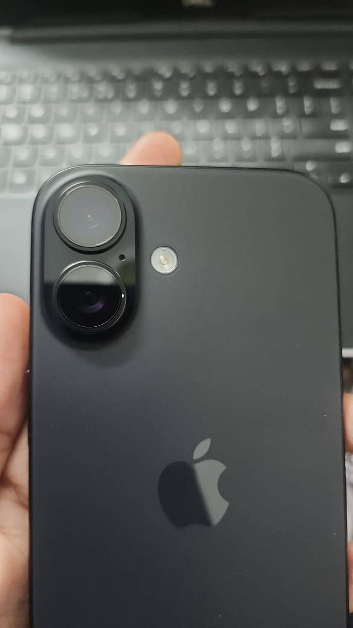 Apple iPhone 16 2