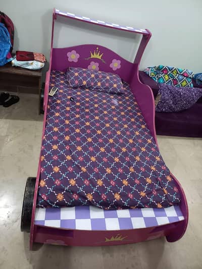 bed with wardrobe and mattress made up of original lasani wooden sheet