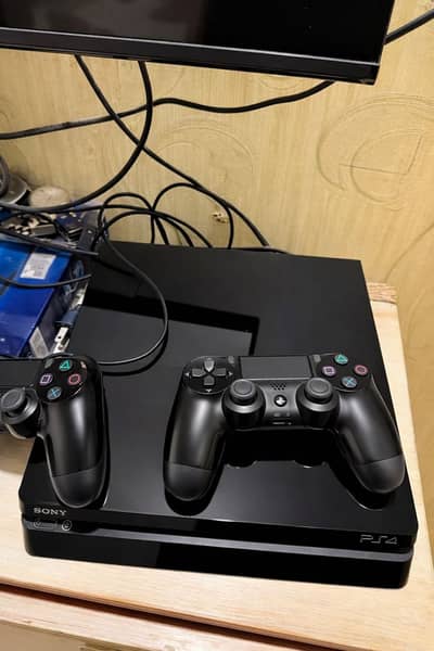 Playstation PS4 Slim 1 TB Just like new