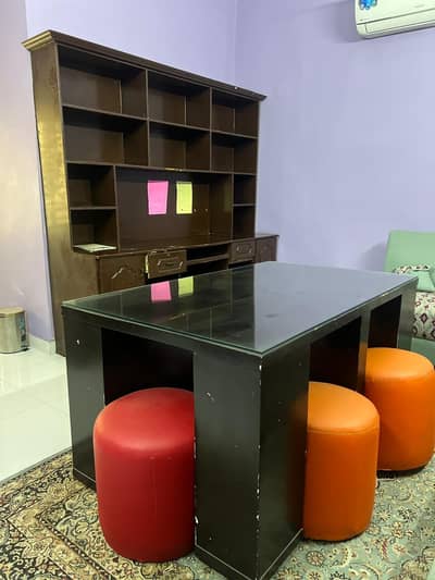 Solid table ha or achi condition ma ha serious buyer contact kry thnks