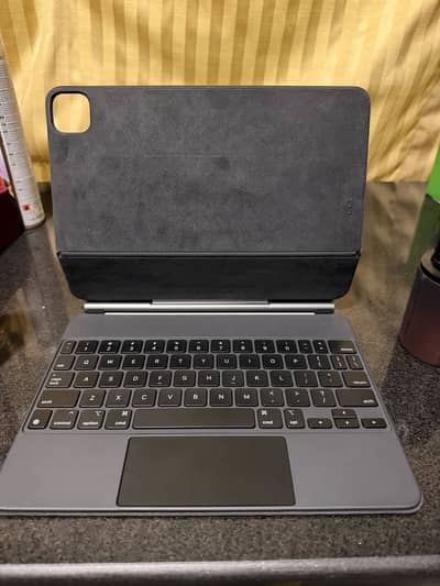 Apple iPad Magic Keyboard 11” 1st Gen 100% original