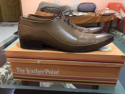 leather point shoes