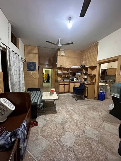 SPRATE DOOR GROUND PORTION FOR RENT LOCATION CHAKLALA SCHEME 3